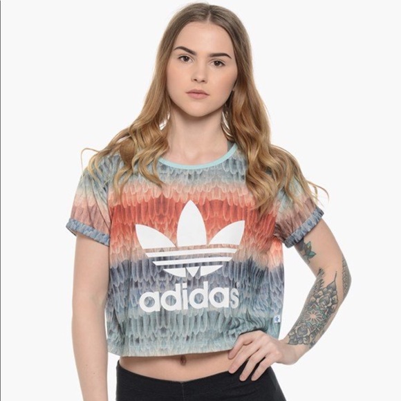 ADIDAS | Farm Menire Top & Shorts Set - Picture 9 of 10